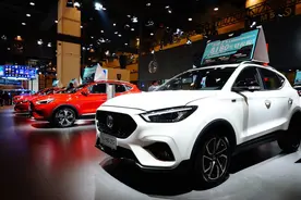 纯电VS混动VS燃油车：2025年买车，年轻人该怎么选？老司机教你！图片