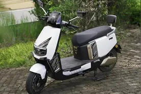 真香！3款能跑长途的电摩来了，续航超300公里，价格不足8000图片