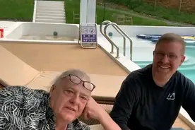 Jay和Ari美国朋友到来，老岳父变身访谈主持人，现场为梅根写歌图片