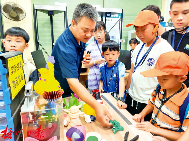 让成长更有“科技范”丨梧州市青少年在暑假研学中感受前沿触摸未来