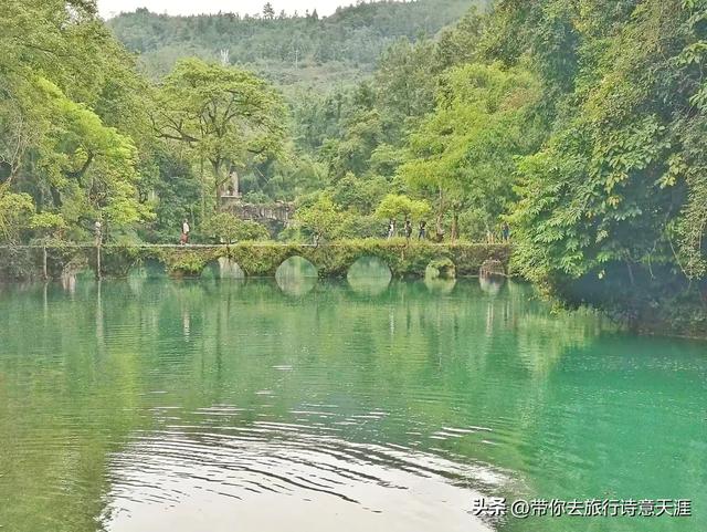 小七孔景区的瀑布和水石森林