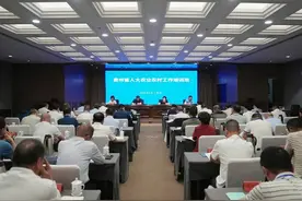 2025年全省人大农业农村工作培训班在郑州开班 杨永英出席开班式并作专题辅导图片