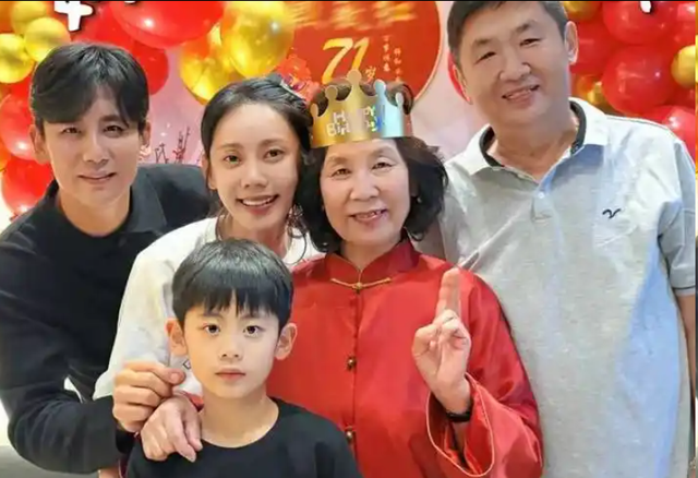 于晓光也没想到	，一场韩国总统访华的活动，竟让秋瓷炫意外出圈