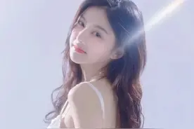 香港大学美女高文君！五官精致，气质独特！图片