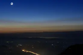 惊喜，六万多年一遇的亮彗星真的来泰山了！上一次造访地球还是在旧石器时代！明天还有机会看到图片