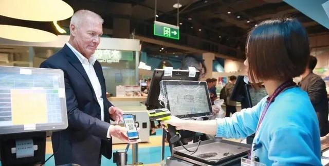 加拿大游客回国直言：在中国生活，每天像在看科幻片