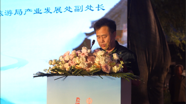 昨晚，签约！