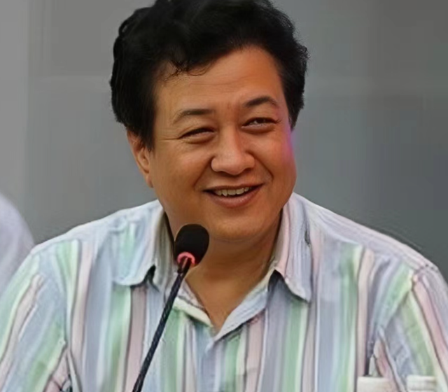 1997年，李鹏总理一家在玉泉山游玩，难得团聚，女儿女婿罕见出镜