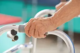 血压高的人，多观察手指，若有这5个异常，脑梗可能离你很近了图片