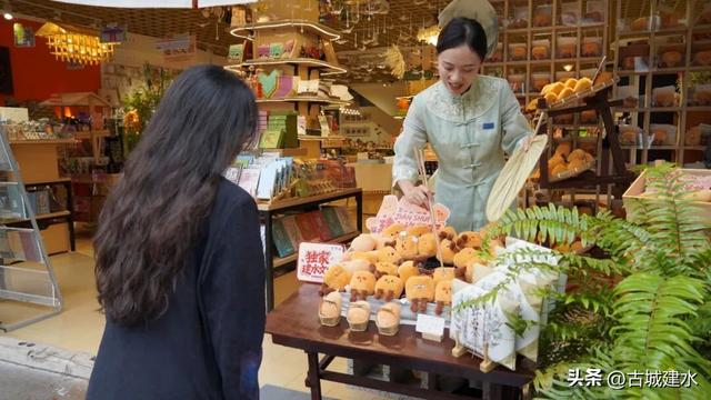 把建水“装”进口袋！这届年轻人爱上带走的古城记忆