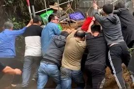 扛猪上山、水下烧香，华南F3硬核祭祖，把人看傻了！图片