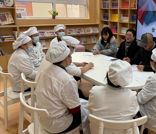 国家下死命令了，在2027年底前	，所有中小学必须告别“校外配餐”