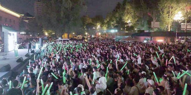 2025长春文旅街头音乐会接力开唱，音符点亮夏夜，老街焕发活力
