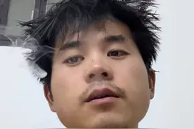 中国博主在叙利亚被关监狱后续！警察暴力执法，放警犬咬，拿枪打图片