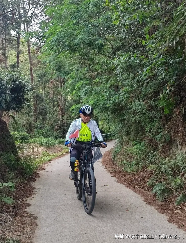 寒露行山河：雨雾中的千年遗韵