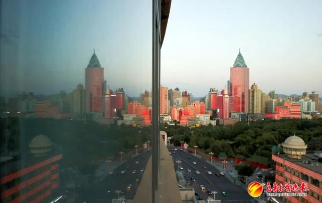来自乌鲁木齐的浪漫!整座城市都在发光