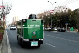 老河口市首批无人快递车“上岗”图片