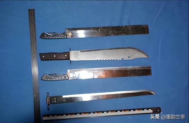 杀人凶手凭空消失，警方追凶20年后才知，他藏在“最安全的地方”