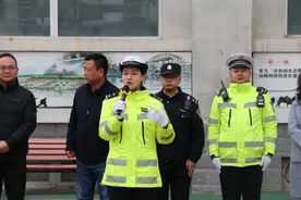 护航开学季 兰州公安交警雁滩大队开展“开学第一课”交通安全宣传进校园活动图片