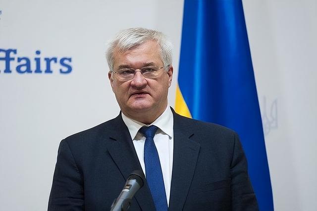 翻脸比翻书快！泽连斯基突然通知中国	，准备迎接乌克兰的最新制裁