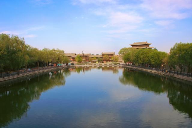 张掖丹霞口文旅小镇，古城建筑与民俗文化相融合，充满了江南风韵