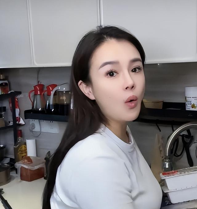 里子面子都没了！赔光2亿后，妻子深夜亲手撕下邹市明最后的体面