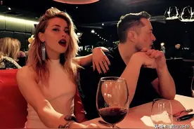 “海后”艾梅柏：自称对马斯克从未动心过，带着2岁女儿独自美丽图片