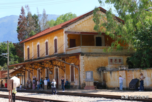 “谢谢你，蒙自！”碧色寨景区有面锦旗墙，藏着最美的风景