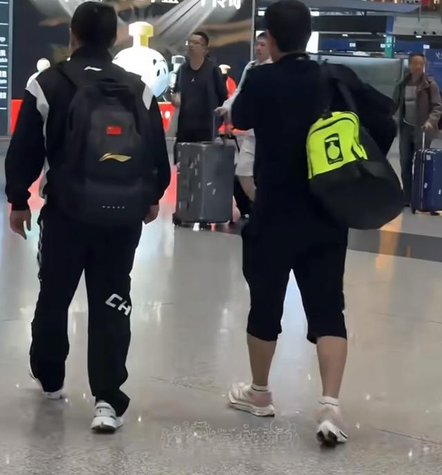 国乒10月8日出征印度亚锦赛 孙颖莎 王楚钦 王曼昱 精神抖擞