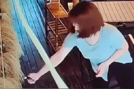 女子在火锅店纵火后逃离，网友：难以理解！严惩！图片