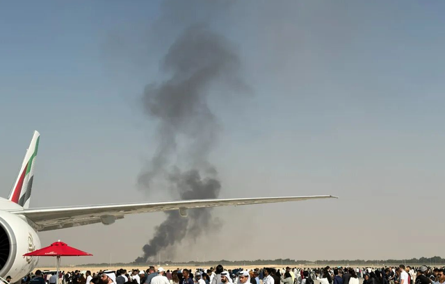 生死一瞬间！“光辉”战机在迪拜航展坠落，印度飞行技术再遭质疑