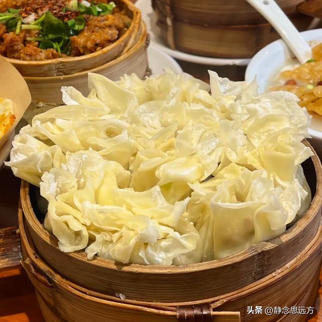 我河南人，退休跟着儿子到了乐山生活一年了，我羡慕这的生活了