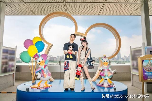 限时3天，武汉江边，迪士尼派对好友来了！