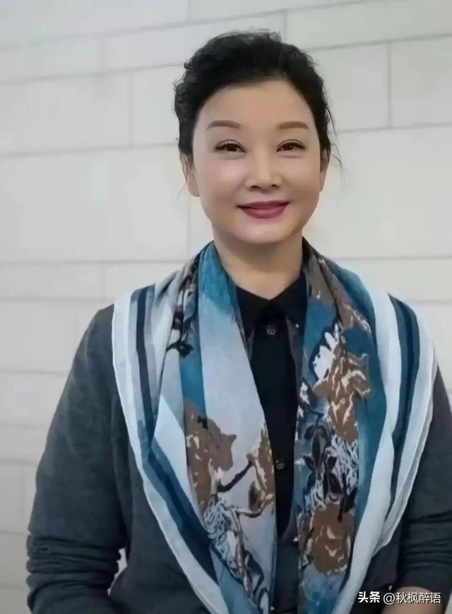 宋祖英60岁了,这状态真不错,老了也那么漂亮,美了一辈子