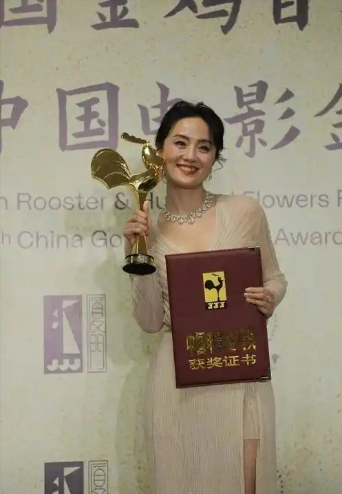 辛柏青丧妻刚满100天，离谱的事就发生了，被撮合娶马伊琍引争议