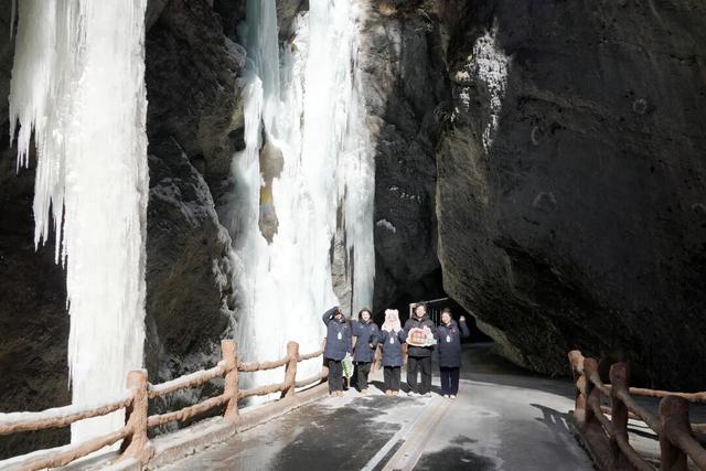 陇南，在冰瀑与雪野之间。