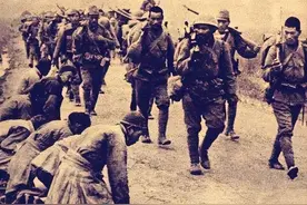 别被电视剧骗了！这才是日本鬼子最真实的模样，连目光都透着凶狠图片