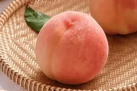 肝不好要忌口桃子？内科医生劝告：护好肝，少吃3果多吃2果图片