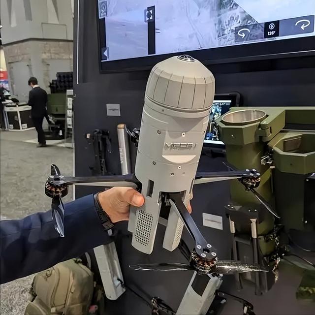 迷你导弹改写规则！5万美元拦截2万无人机，战争烧钱游戏迎新玩法