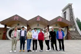 75岁以上的老年人最好就不要跟团旅游了。图片