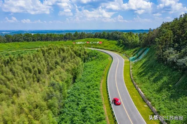 自然资源“两山”行 “灰色伤疤”披绿装——金坛茅东矿区化身“最美风景线”