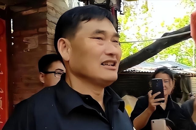 朱小伟做梦也没有想到，离婚四年后，前妻陈亚男还是不愿放过自己