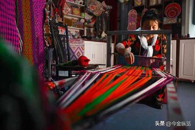 面积堪比海南却仅1万人！甘肃这座"废墟秘境"，美到让人不敢呼吸