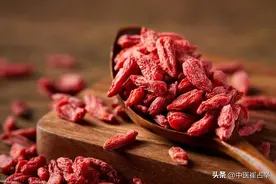 保温杯里泡枸杞，长期喝身体会有什么变化？中医一次给你讲清楚图片