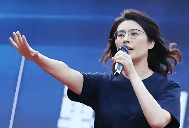 参加完统派活动，郑丽文就被美方约谈，解放军已行动	，统一成定局