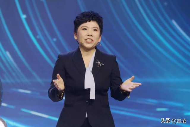 败国家20亿,向洋人下跪,改儿子国籍？"乒坛传奇"邓亚萍用行动破谣