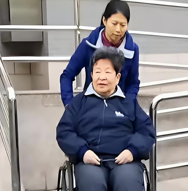 李讷晚年的时候	，样貌越来越像毛主席，买车时老板怎么都不收钱