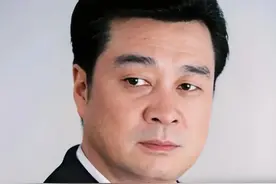 陈逸恒：与前妻分开后，再婚娶单亲妈妈，如今咋样了？图片