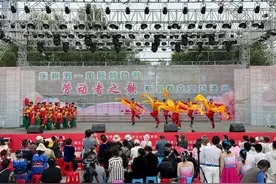 2025武汉市庆祝五一国际劳动节“劳动者之歌”系列群众文艺演出启幕图片
