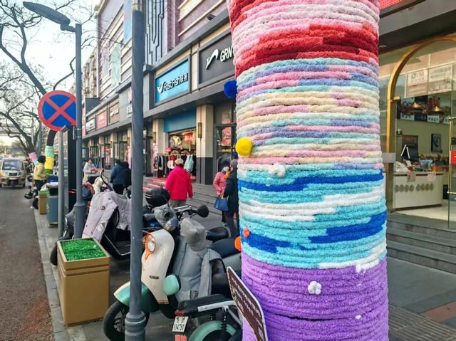 毛线织就小暖衣，石景山这里的树秒变萌系选手